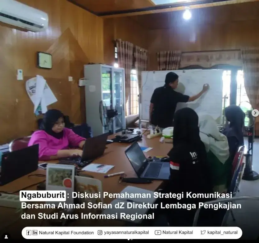 YNKI Diskusi Pemahaman Strategi Komunikasi Bersama Ahmad Sofian dZ