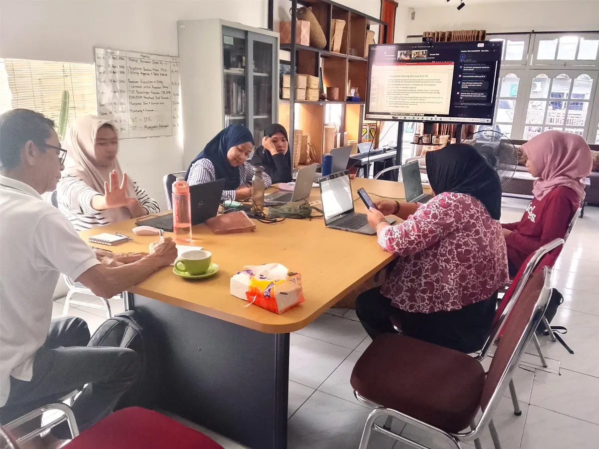 Putri Lestari, Raymundus, Dwi Anggradini Putri, Zulfa Lailia Hauro, Lilin Dwi Evelyn, Yuliantini