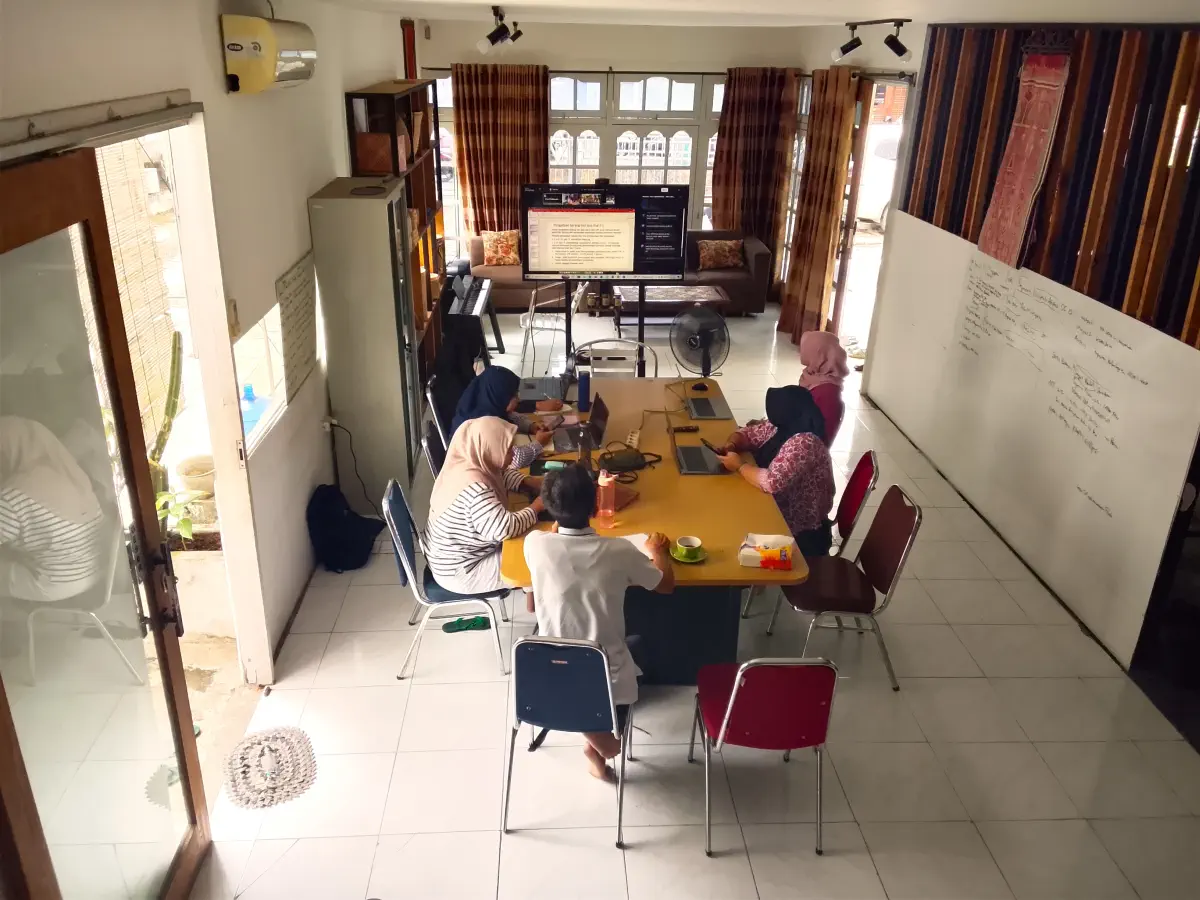 Zulfa Lailia Hauro, Dwi Anggradini Putri, Putri Lestari, Raymundus, Yuliantini, Lilin Dwi Evelyn